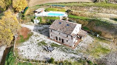 VILLA SINGOLA A PONZANO DI FERMO