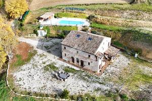 VILLA SINGOLA A PONZANO DI FERMO