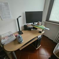 Scrivania per computer con piano scorrevole per la