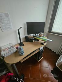 Scrivania per computer con piano scorrevole per la