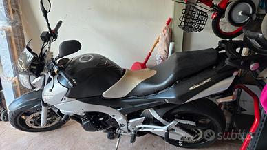 SUZUKI GSR 600 anno 2006