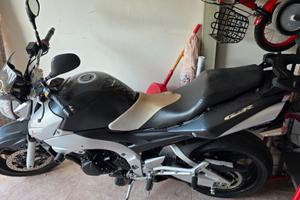 SUZUKI GSR 600 anno 2006