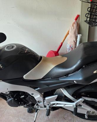 SUZUKI GSR 600 anno 2006