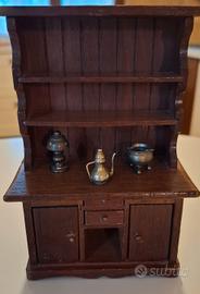 mobile in miniatura di legno vintage