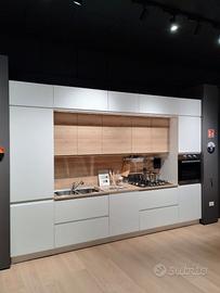 CUCINA MOD.ARIA IN SCONTO DEL 50% CM. 360