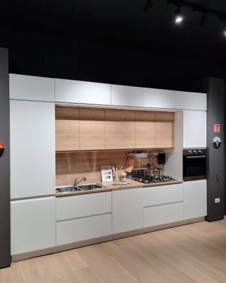 CUCINA MOD.ARIA IN SCONTO DEL 50% CM. 360