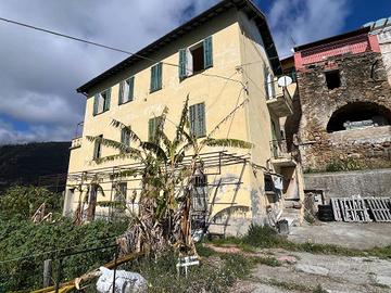 Rustico / Casale di 220 m² con più di 5 locali a V