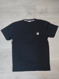 T-Shirt Moncler Nera-Patch Logo sul Petto