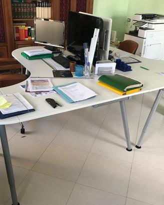 Due scrivanie IKEA