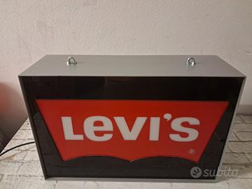 insegna luminosa  pubblictaria  levi's