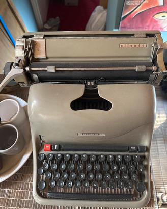 Macchina da scrivere Olivetti Lexicon 80.
