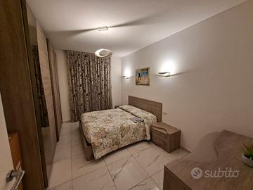 ELEGANTE CAMERA DA LETTO MATRIMONIALE