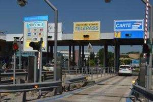 AMPIO LOCALE COMMERCIALE/UFFICIO