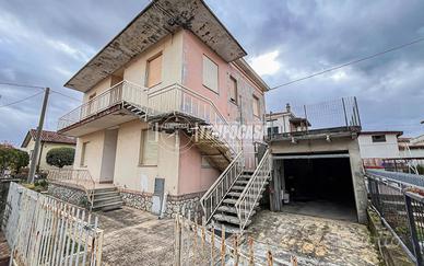 SOLUZIONE INDIPENDENTE COMPOSTA DA DUE APPARTAMENT