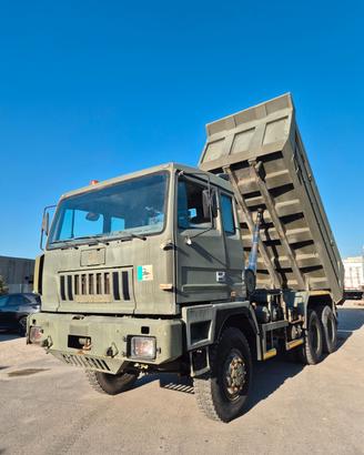Astra HD66.45 6x6 Ribaltabile roccia