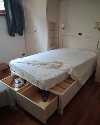 Camera da letto , armadio scrivania