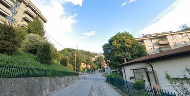 Pentalocale a Como Box Doppio e Balcone