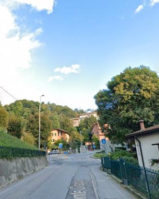 Pentalocale a Como Box Doppio e Balcone