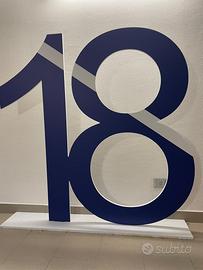 Numero 18 gigante per 18esimi