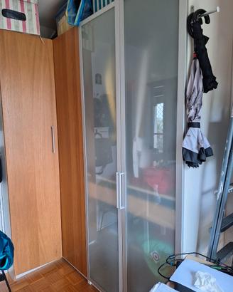 2 armadi ikea ad ante modello Pax.