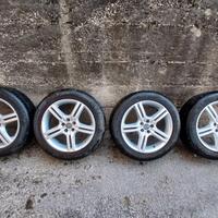 Cerchi in lega con gomme