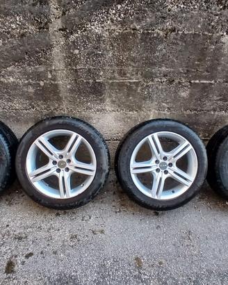 Cerchi in lega con gomme