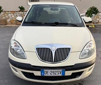 Lancia Ypsilon 1.3 MJT 75 CV Platino