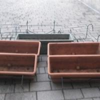 Fioriere in ferro da balcone complete di vasi