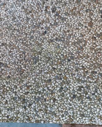 Pavimento in ghiaia ,piastrelle