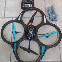 Drone con telecamera e monitor