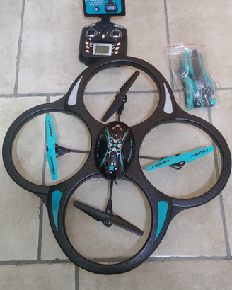 Drone con telecamera e monitor