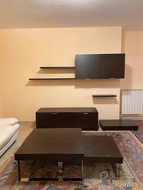 Mobile sala con tavolini