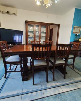 Sala da pranzo completa