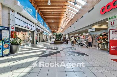 OTTIME VETRINE NEL CENTRO COMMERCIALE CON PIÙ FATT