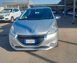 Peugeot 208 1.4 HDi 68 CV 5 porte Allure