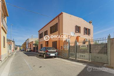 Ampia semindipendente con cortile a Sarroch
