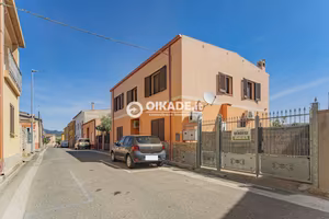 Ampia semindipendente con cortile a Sarroch