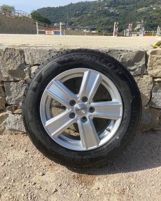 Cerchio in lega DEZENT 16” con pneumatico dunlop