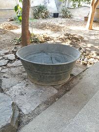 Recipiente con manici in zinco