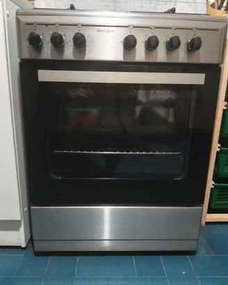  Cucina a gas con forno elettrico ventilato 