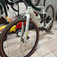 Gravel Cube Hibrid Nuroad 