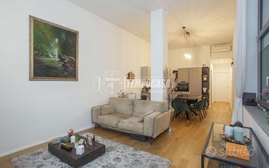 ESCLUSIVO LOFT RISTRUTTURATO NEL CUORE DI PORTA VE