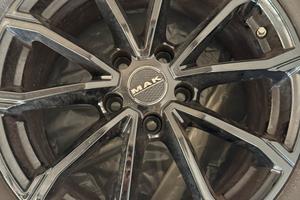 Cerchi con sensori e gomme da neve