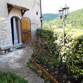 Appartamento su due piani con giardino