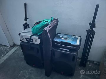 Impianto audio-DJ completo anche di tavolo