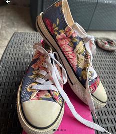 Sandali. stivali . Tennis. Ballerine