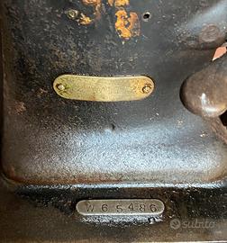 Antica macchina per cucire SINGER