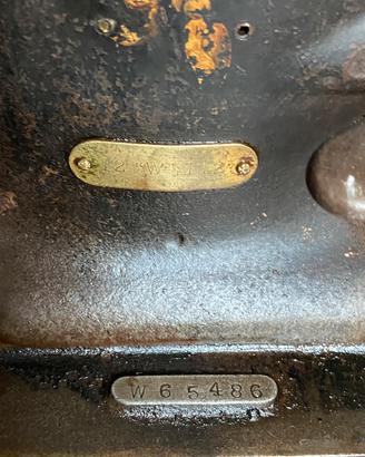 Antica macchina per cucire SINGER