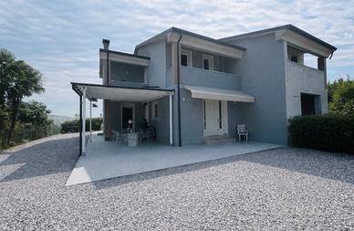 Villa bifamiliare 185mq