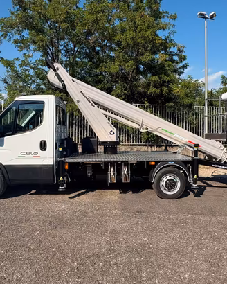 CELA 18T Essential - Piattaforma Aerea Autocarrata